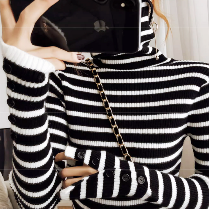 タートルネックボーダートップス