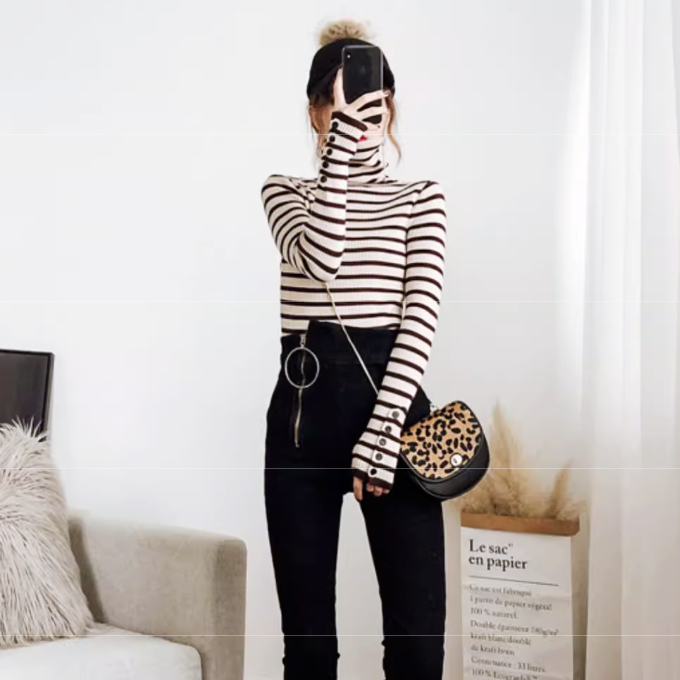 タートルネックボーダートップス