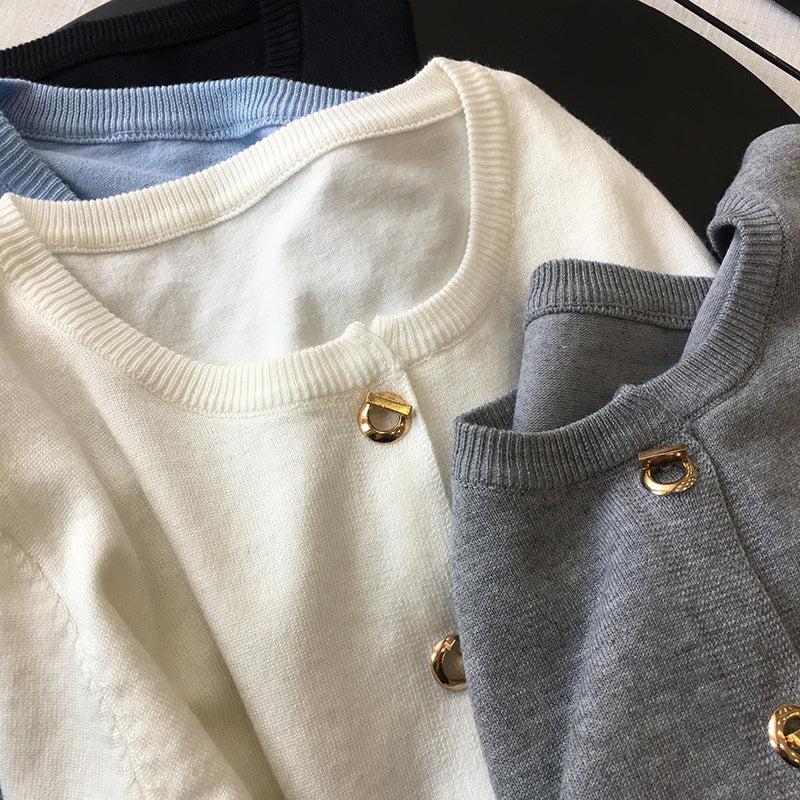 バックルボタンカーディガン