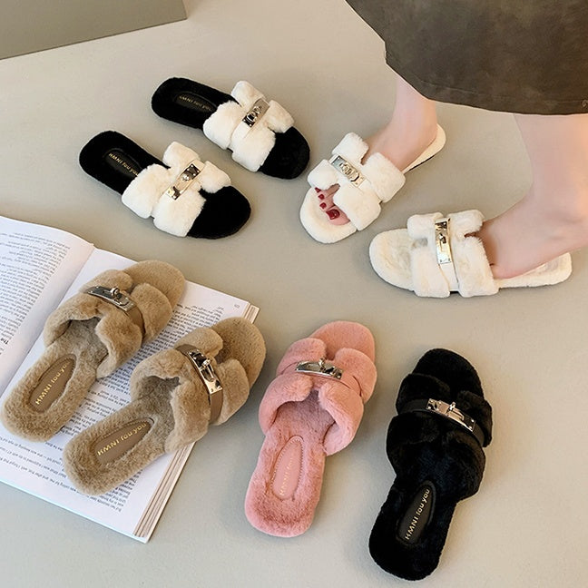 バックルフラットファーサンダル