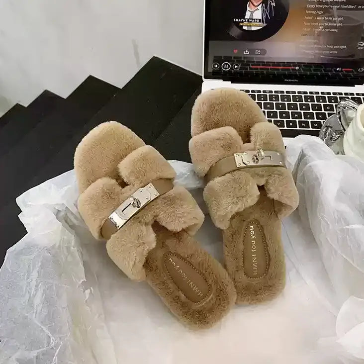 バックルフラットファーサンダル