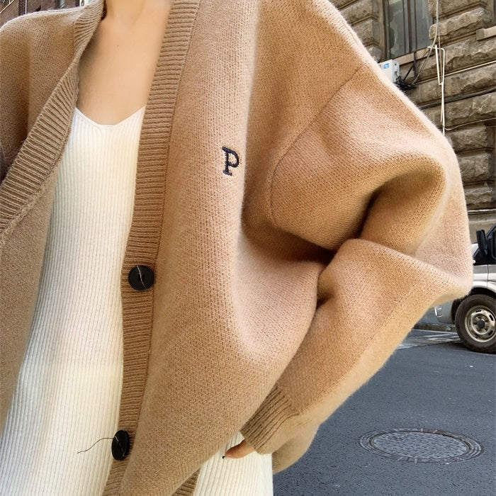 イニシャルニットカーディガン
