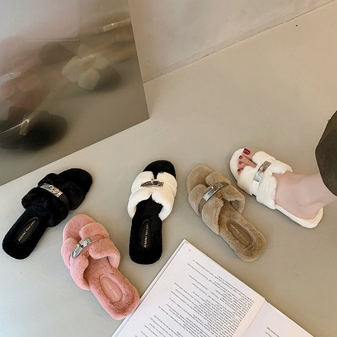 バックルフラットファーサンダル