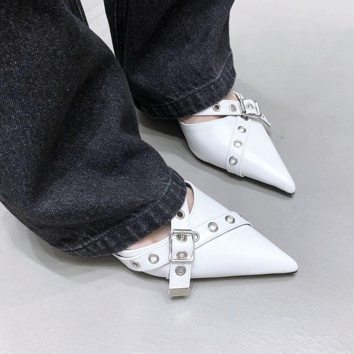 ポインテッドトゥベルトデザインパンプス