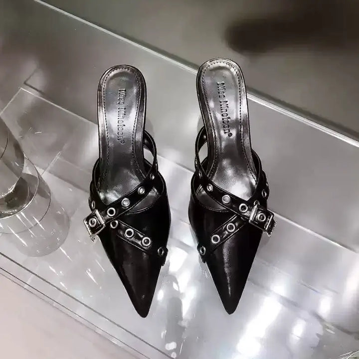 ポインテッドトゥベルトデザインパンプス