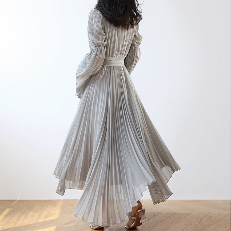 ホルターネックベルスリーブプリーツドレス
