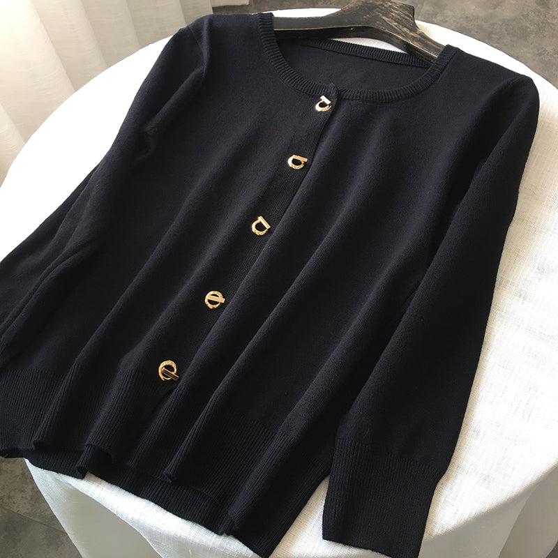 バックルボタンカーディガン