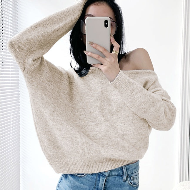 オフショルダールーズニット