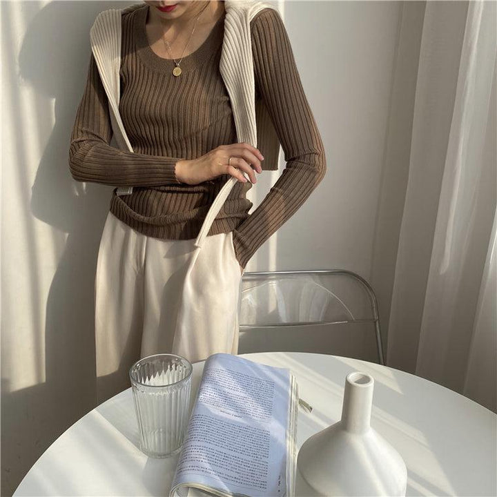 Uネックリブニット