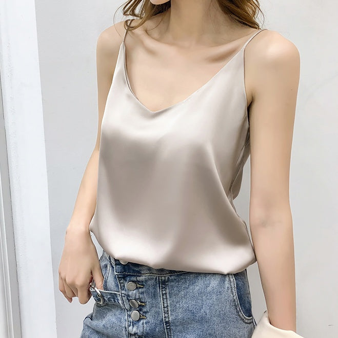 Vネックサテンキャミソール