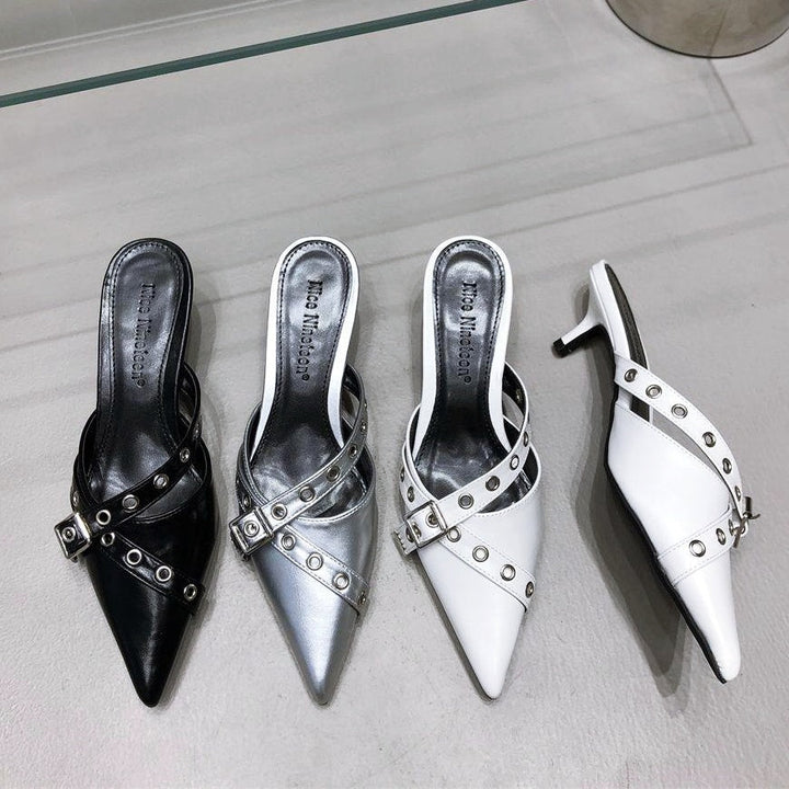 ポインテッドトゥベルトデザインパンプス