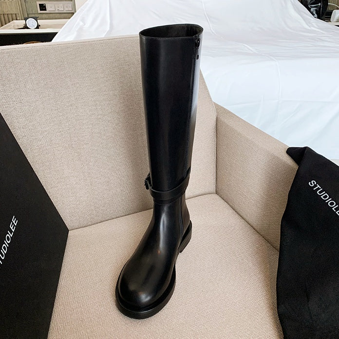 レザーベルトフラットロングブーツ