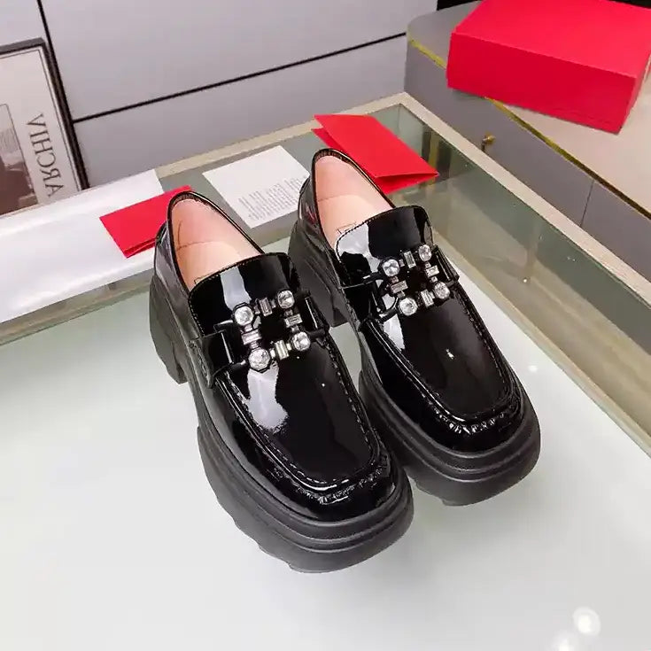 ビジューバックルローファー