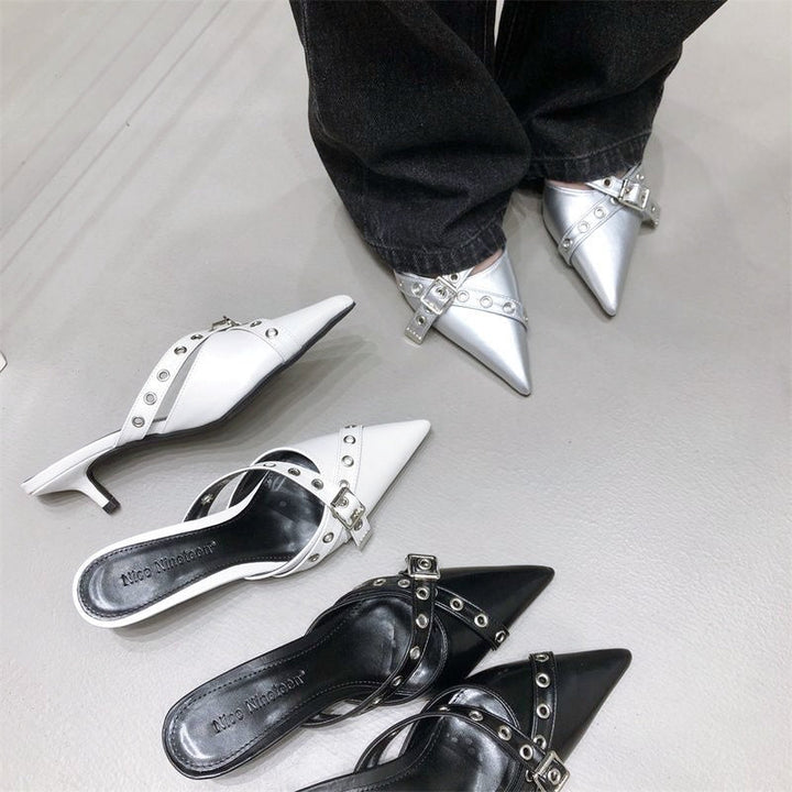 ポインテッドトゥベルトデザインパンプス