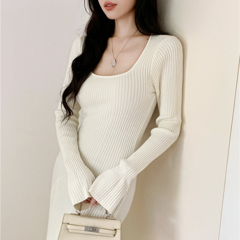 ラウンドネックフレアニットロングワンピース