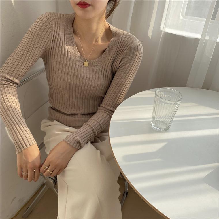 Uネックリブニット