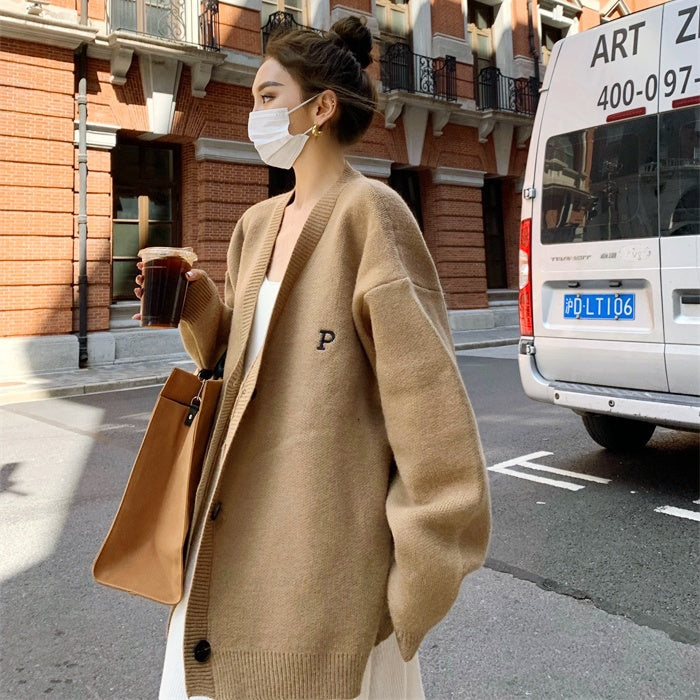 イニシャルニットカーディガン