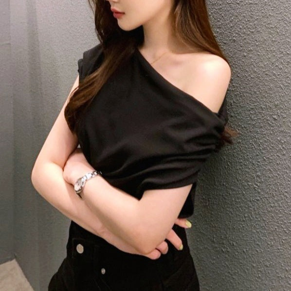 アシンメトリーショルダートップス