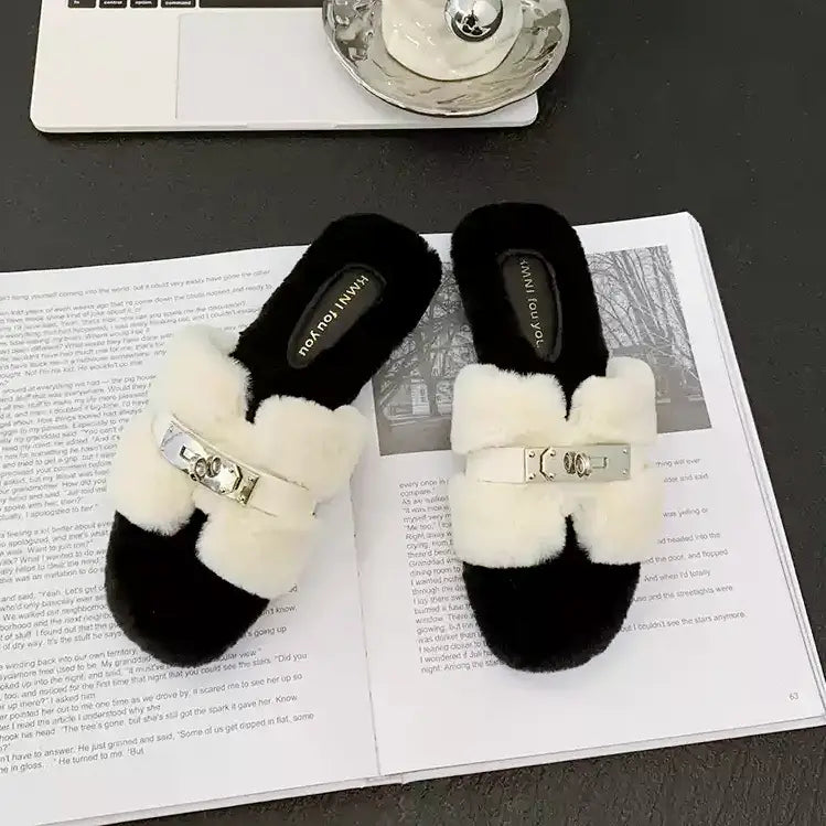 バックルフラットファーサンダル