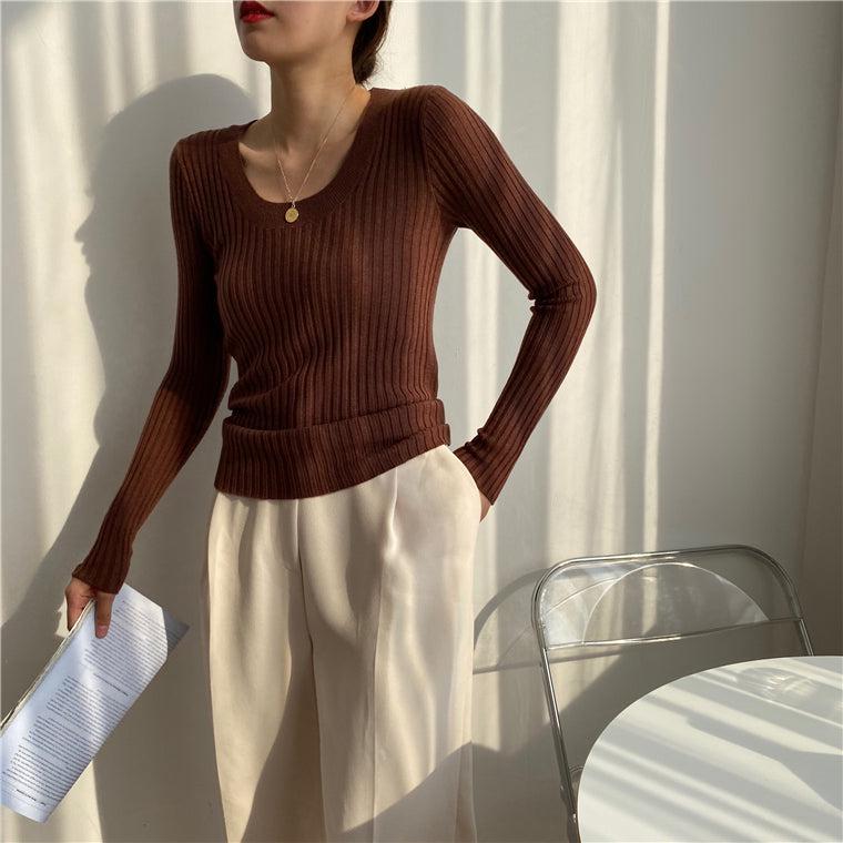 Uネックリブニット