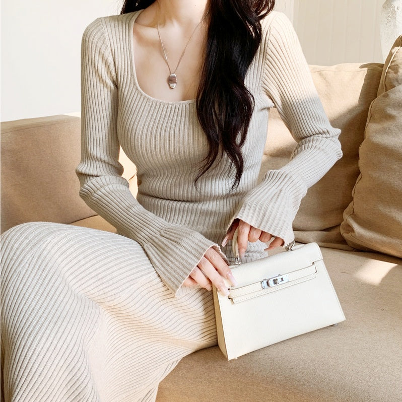 ラウンドネックフレアニットロングワンピース