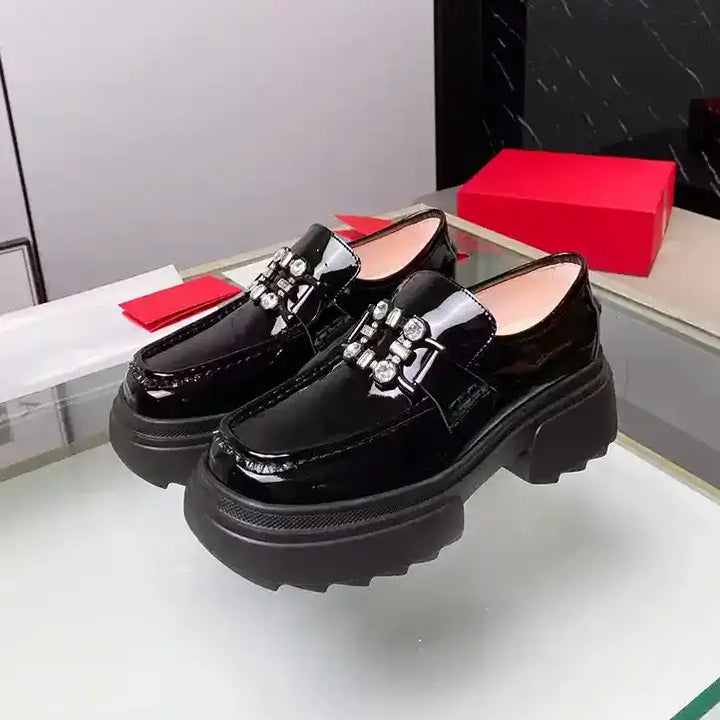 ビジューバックルローファー