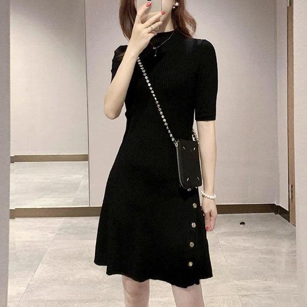 ボタンラインニットワンピース