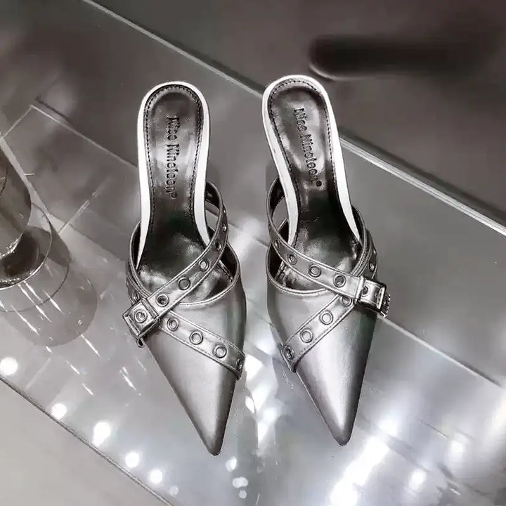 ポインテッドトゥベルトデザインパンプス