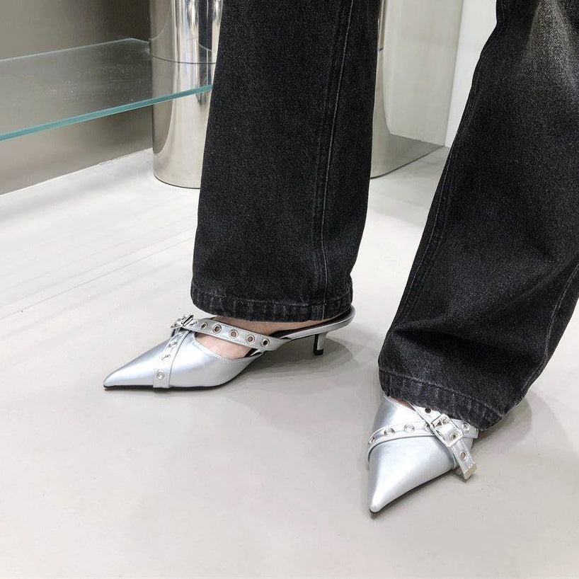 ポインテッドトゥベルトデザインパンプス