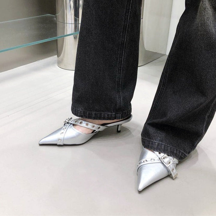 ポインテッドトゥベルトデザインパンプス