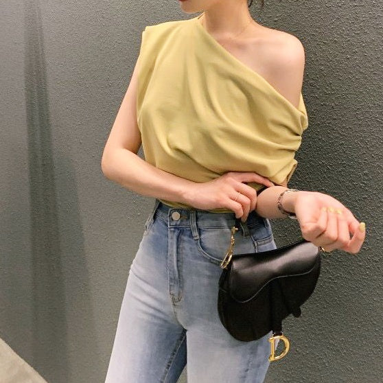 アシンメトリーショルダートップス