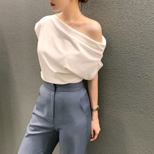 アシンメトリーショルダートップス