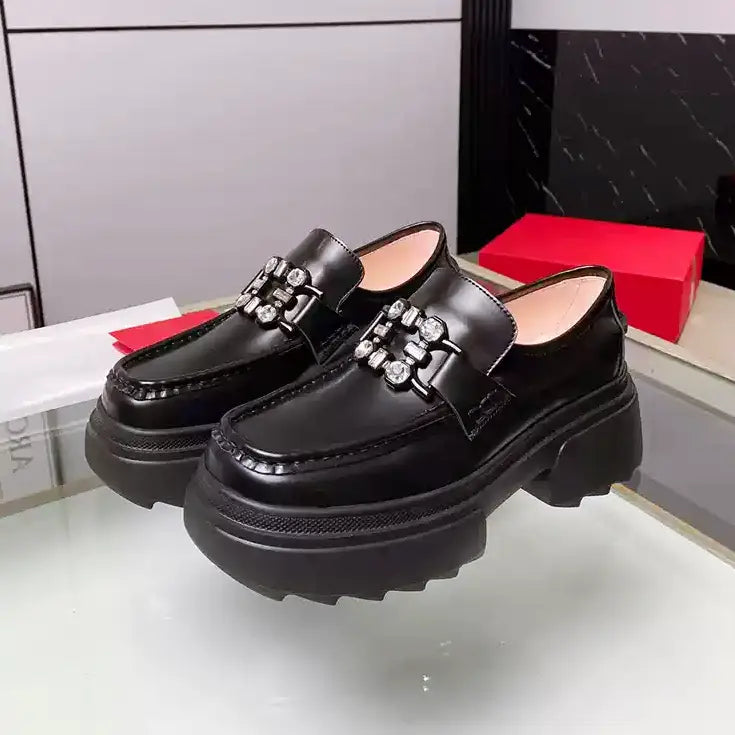 ビジューバックルローファー