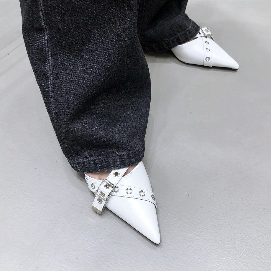 ポインテッドトゥベルトデザインパンプス