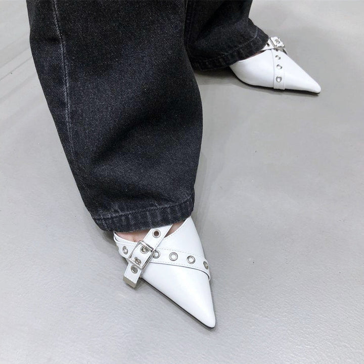 ポインテッドトゥベルトデザインパンプス