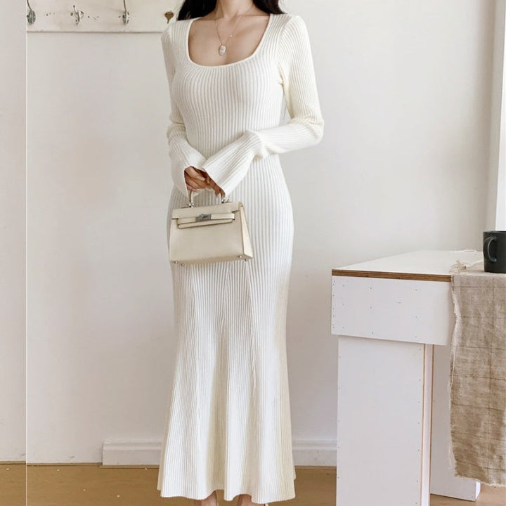 ラウンドネックフレアニットロングワンピース