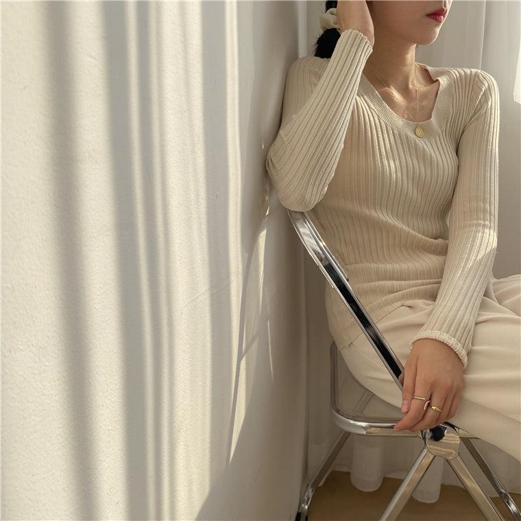 Uネックリブニット