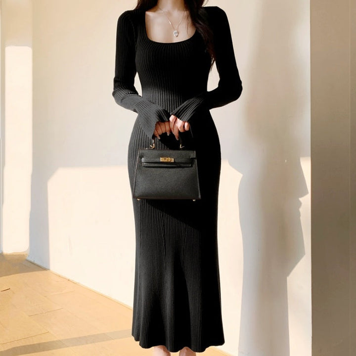 ラウンドネックフレアニットロングワンピース