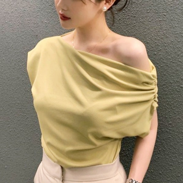 アシンメトリーショルダートップス