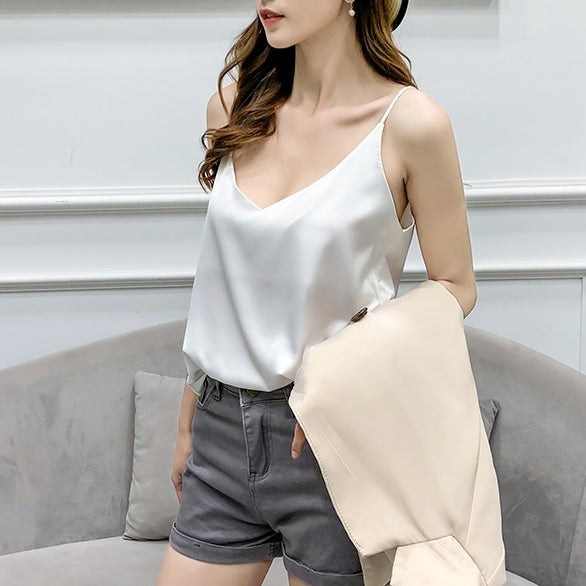 Vネックサテンキャミソール