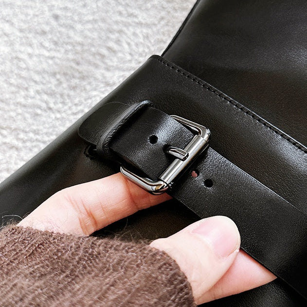 レザーベルトフラットロングブーツ