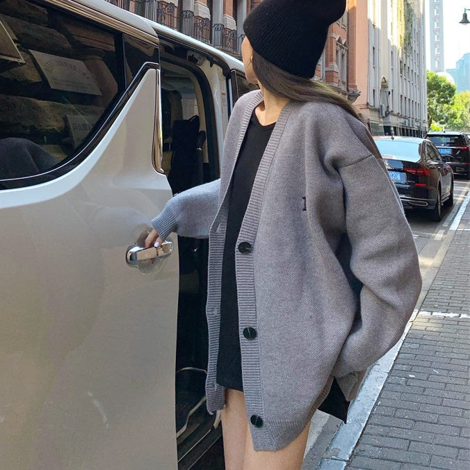 イニシャルニットカーディガン