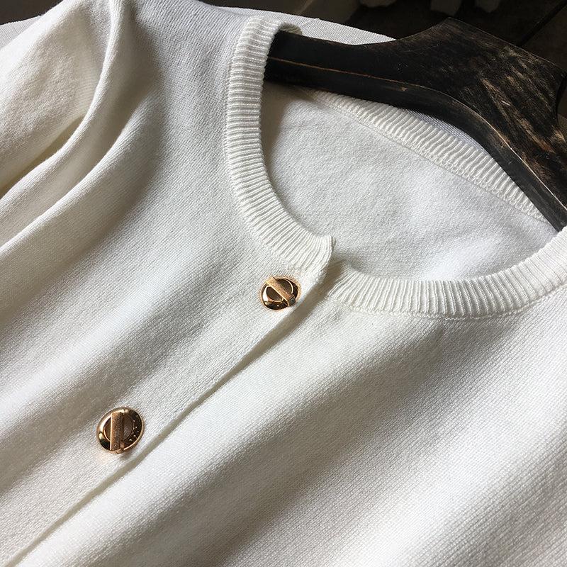 バックルボタンカーディガン