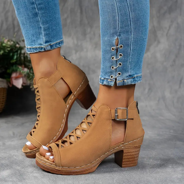 Alexia - スタイリッシュなハイヒールサンダル