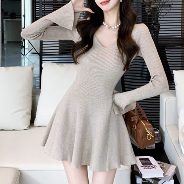 Vネックリブニットフレアワンピース