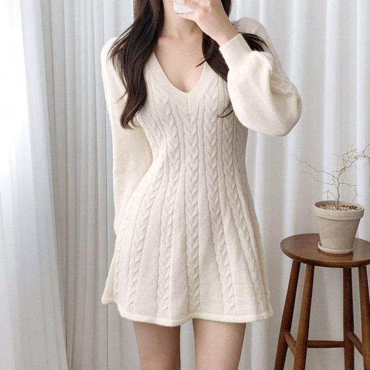 Vネックケーブルニットフレアワンピース