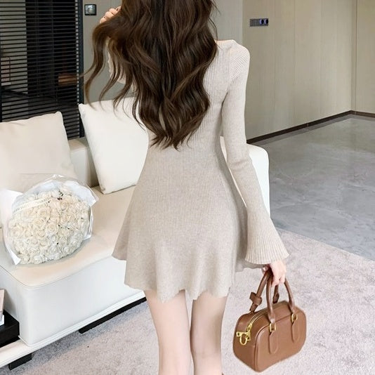 Vネックリブニットフレアワンピース