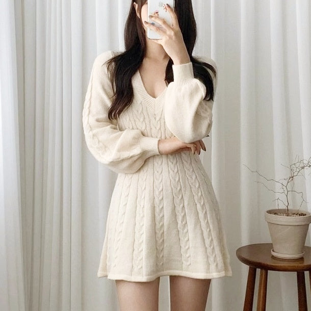 Vネックケーブルニットフレアワンピース