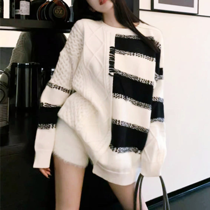 モノトーンデザインオーバーニット