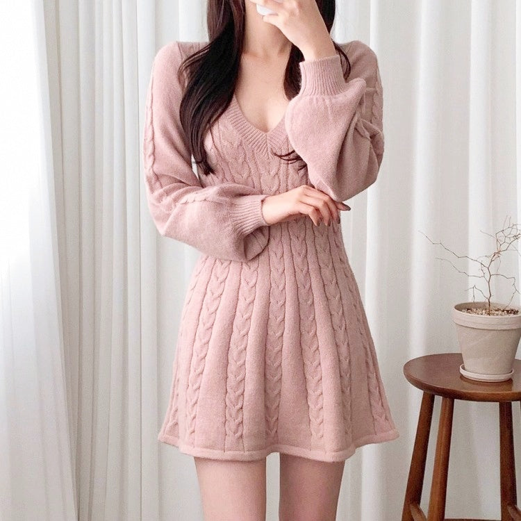 Vネックケーブルニットフレアワンピース